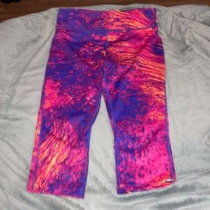 Xersion multicolor capri leggings